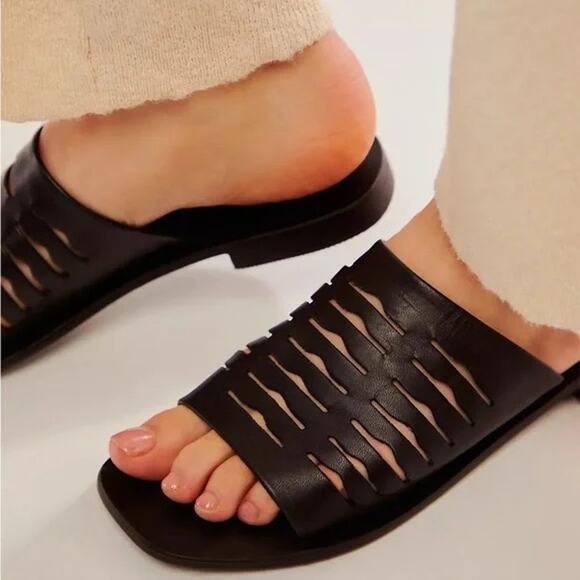 Free People Shoes - Free People new in box Slice of‎ the Sun Sandals Black Leather Sz:8 **COMFORT**
